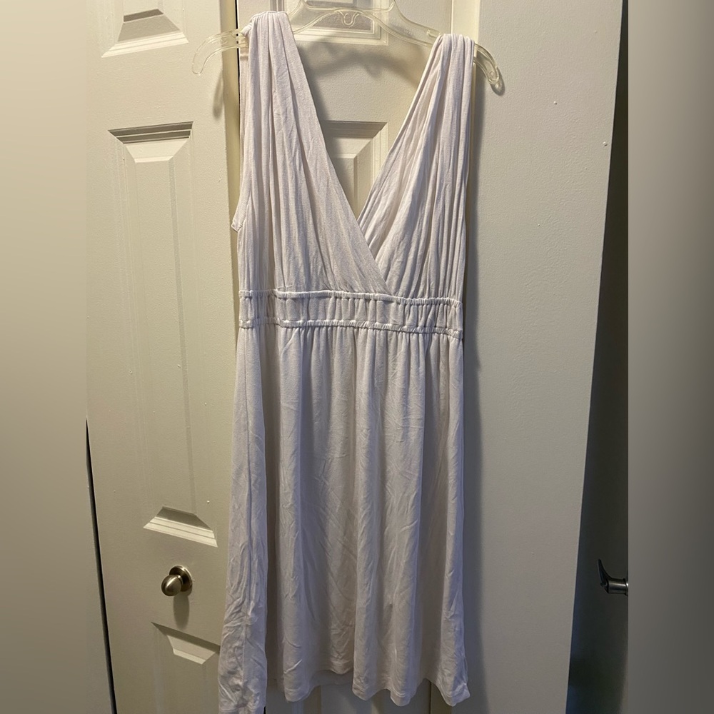 Ann Taylor Loft White v-neck flowy dress